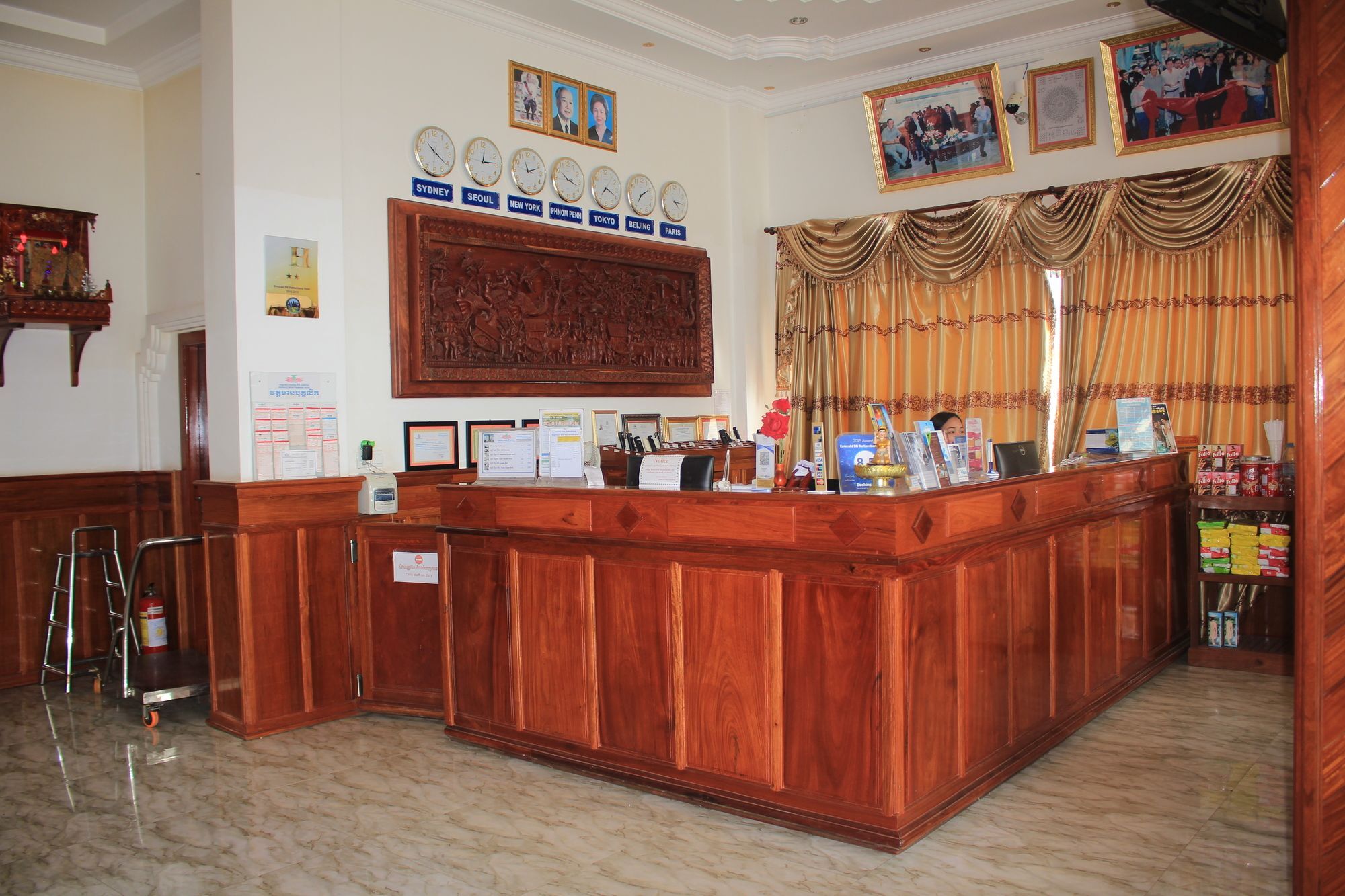 เอเมอรัลด์ บีบี บาตัมบัง โฮเต็ล Hotel พระตะบอง ภายนอก รูปภาพ