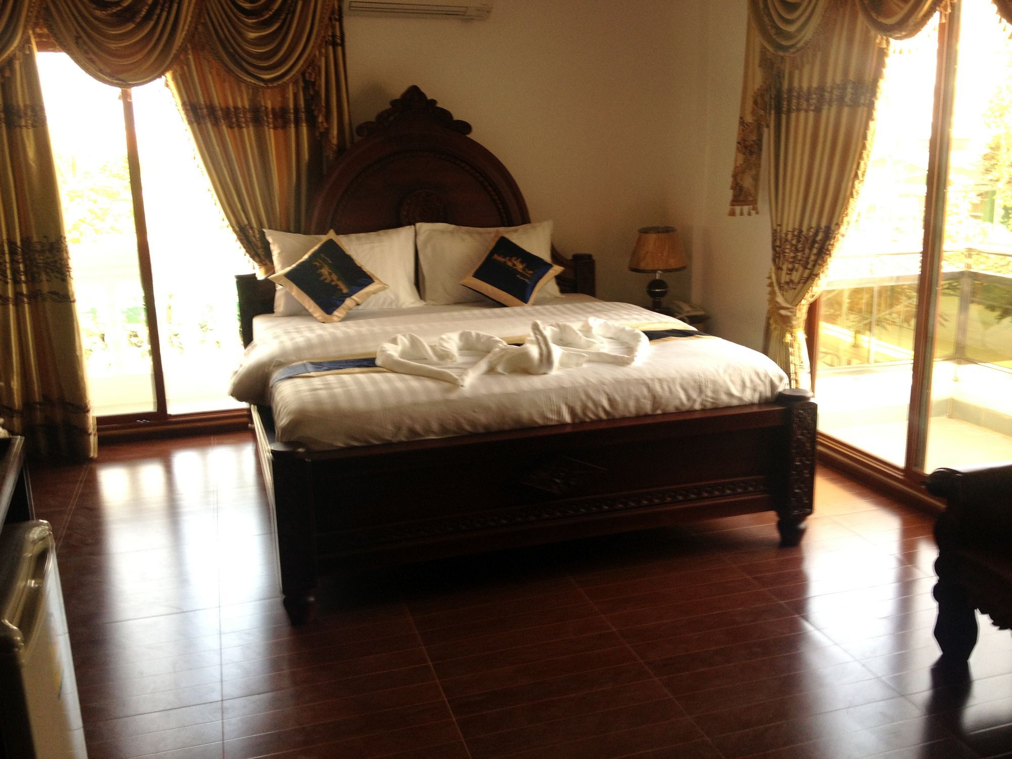 เอเมอรัลด์ บีบี บาตัมบัง โฮเต็ล Hotel พระตะบอง ภายนอก รูปภาพ