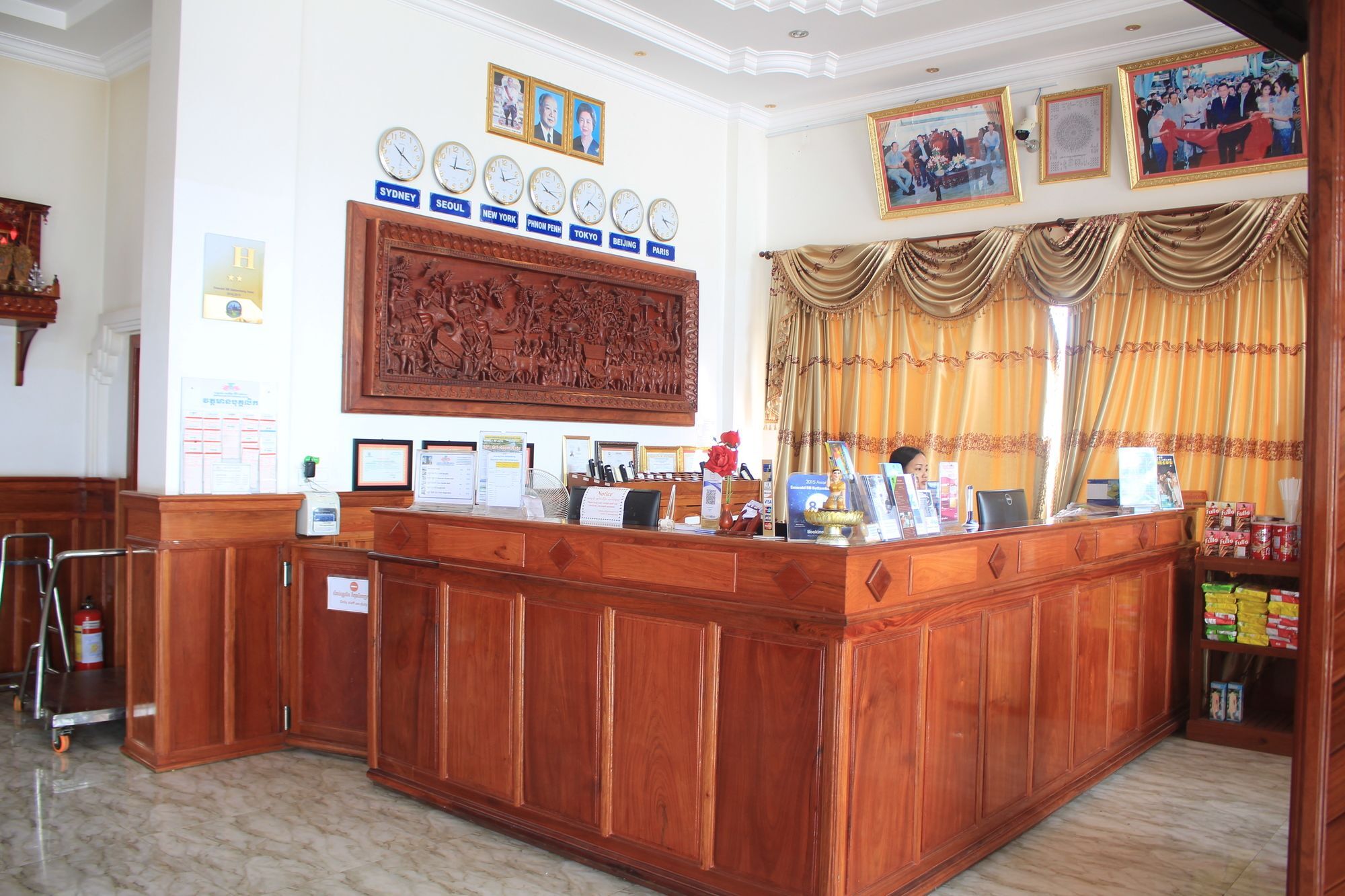 เอเมอรัลด์ บีบี บาตัมบัง โฮเต็ล Hotel พระตะบอง ภายนอก รูปภาพ